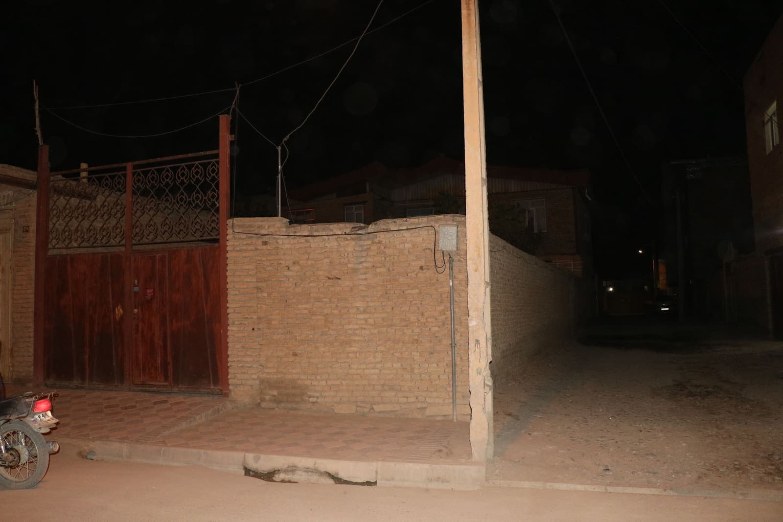 ششدانگ یک باب ساختمان مسکونی شناسه 806 - تصویر 1