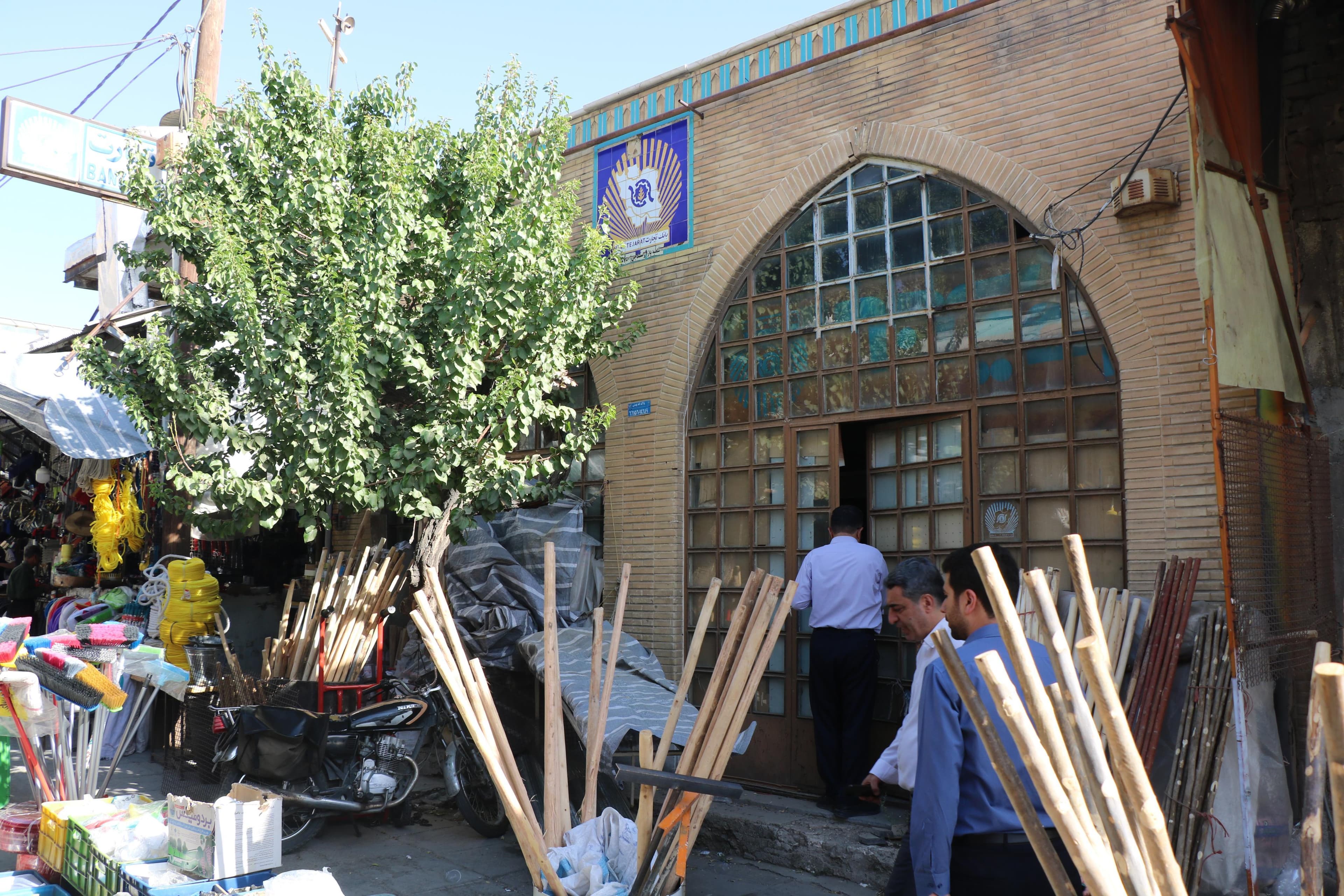 شعبه سابق بانک تجارت در بازار آهنگران سنندج به شناسه 30377، تصویر 2